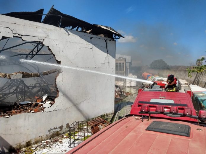 Incêndio destrói depósito de embalagens de fábrica de sabão em Mossoró