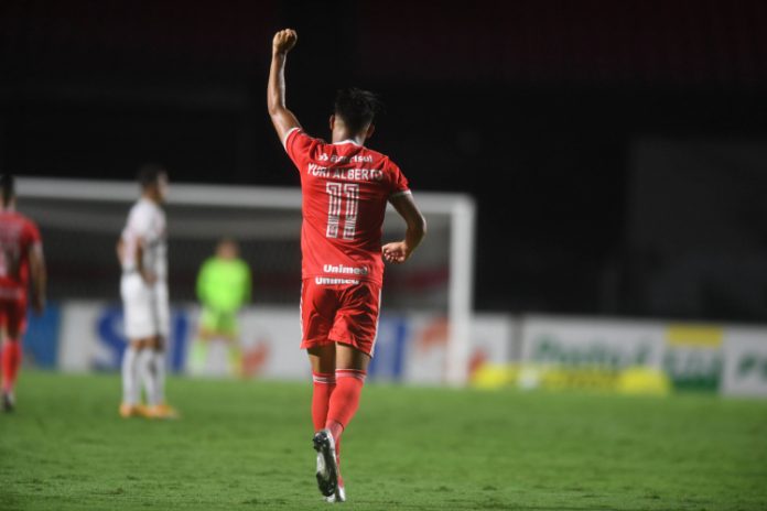 Internacional goleia o São Paulo por 5 a 1 e assume liderança do Campeonato Brasileiro