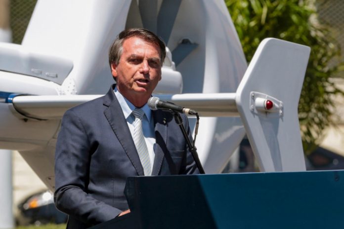 Bolsonaro volta a criticar restrições e diz que brasileiro ‘é forte e não tem medo do perigo’