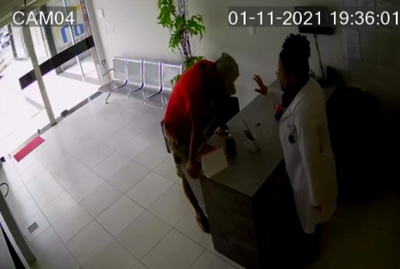 Assaltante pede oração a vítima após roubar celular, em Campina Grande; VÍDEO