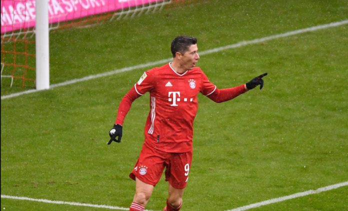 Melhor jogador do mundo pela Fifa, Lewandowski quebra recorde de 52 anos na Bundesliga