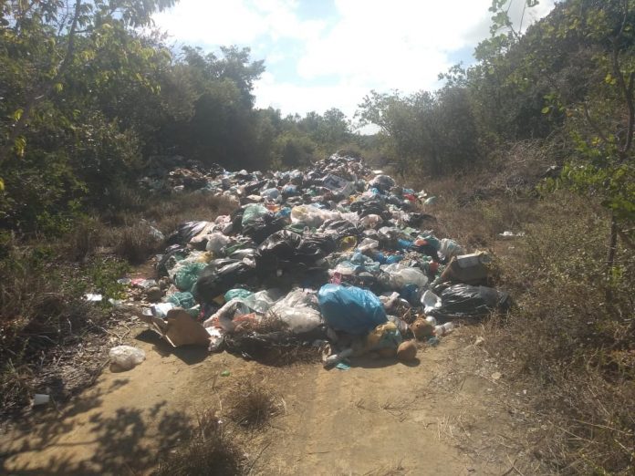 Prefeitura de Conde é notificada para se explicar sobre lixos jogados na APA de Tambaba