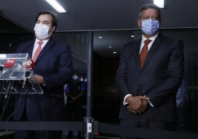 Deputados e senadores fingem ser representantes do povo, mas só representam a si mesmos