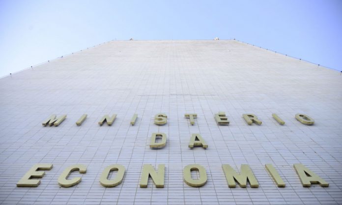 Rombo histórico para conter pandemia evitou queda maior do PIB em 2020