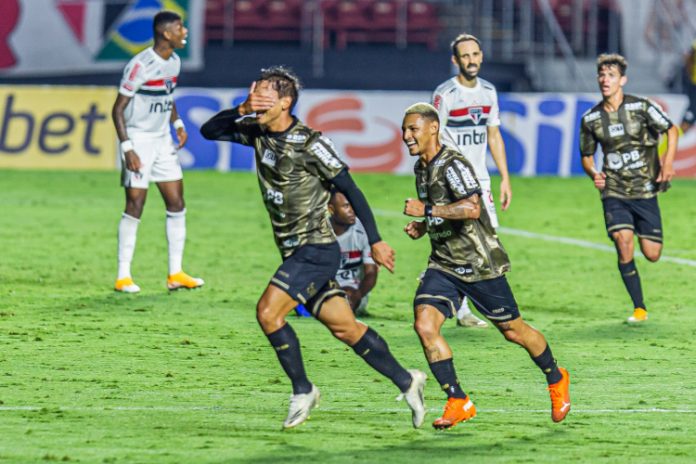 No Morumbi, Coritiba e São Paulo empatam em 1 a 1