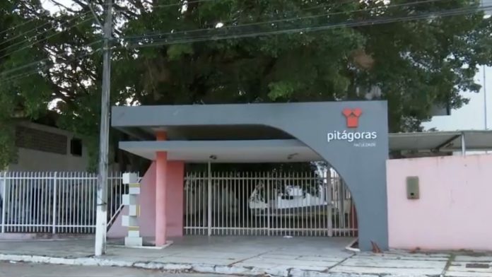 Alunos denunciam suspensão de curso superior antes da conclusão da turma, em João Pessoa