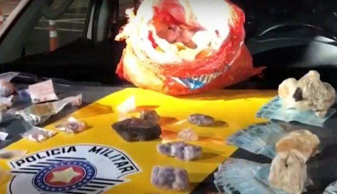 Polícia Militar apreende 22,7 quilos de pedras preciosas na região de Bauru