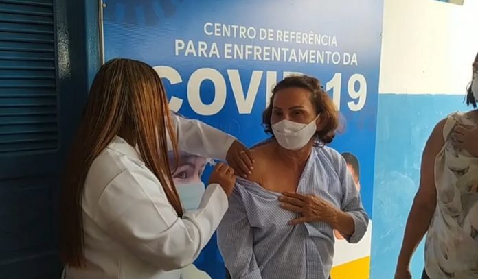 Prefeita de Belém, na PB, é vacinada apesar de não integrar grupos prioritários