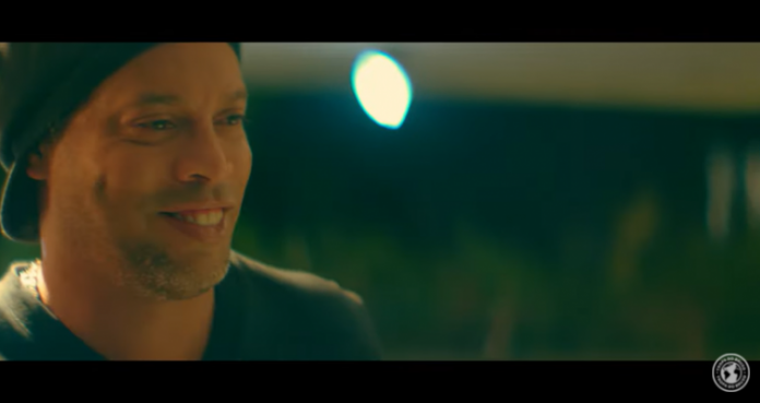 Ronaldinho Gaúcho lança música ‘Rolê Aleatório’ com Recayd Mob; assista ao clipe