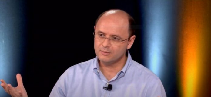 ‘Nada justifica o fechamento das escolas’, diz Rossieli Soares