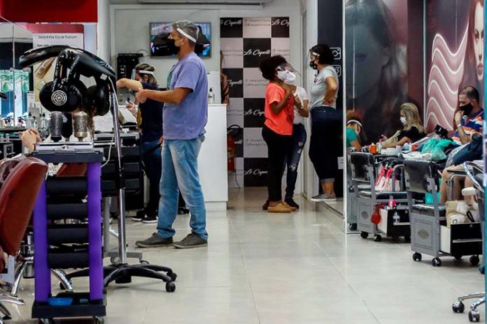 5% dos salões de beleza e barbearias encerram atividades durante a pandemia, diz associação