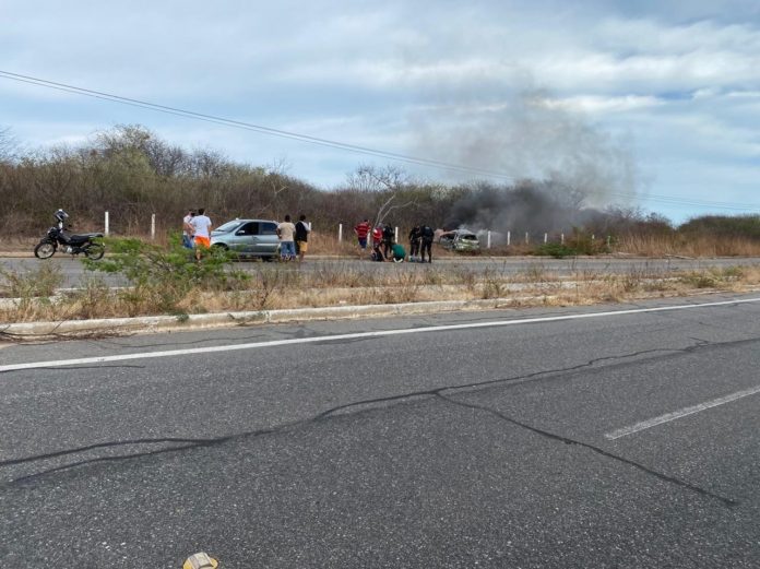 Homem perde controle do carro, bate em poste e morre em rodovia do RN