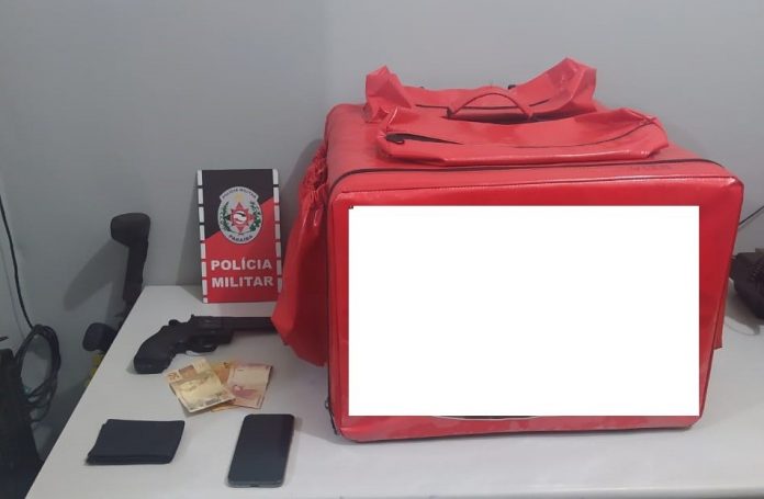 Três homens são presos suspeitos de assaltar motoboys de aplicativo de entrega em Santa Rita, PB