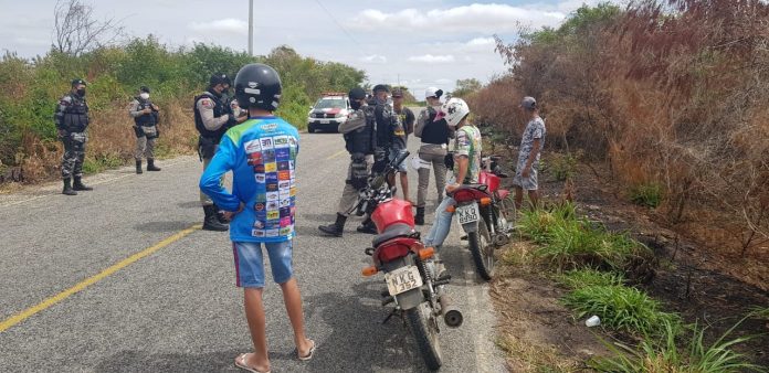 Grupo que fazia ‘rolezinho’ é interceptado pela polícia, no Sertão da PB