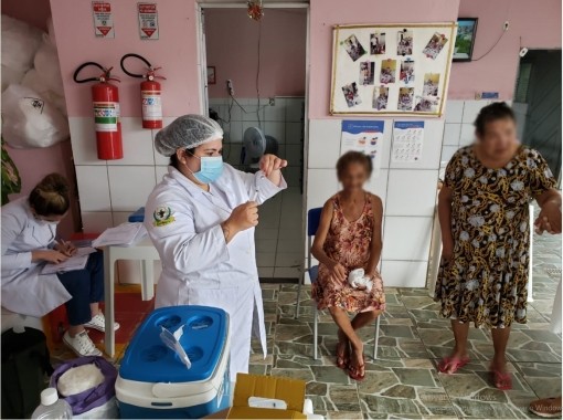 Idosos institucionalizados começam a ser vacinados contra Covid-19 em Natal