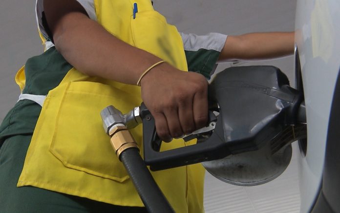 Gasolina tem alta de mais de 4% e preço médio chega a R$ 4,54 em Campina Grande, diz Procon