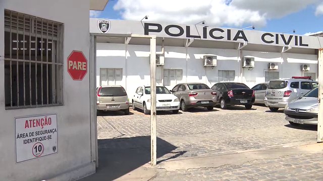 Homem é preso suspeito de fingir ser oficial de justiça para assaltar casas, em Campina Grande