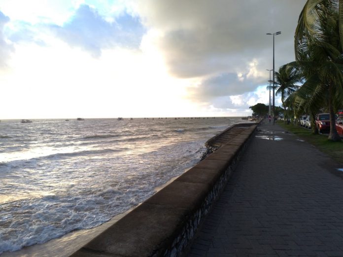 Litoral da PB tem seis trechos de praias impróprios; maré alcança 1,9m neste fim de semana