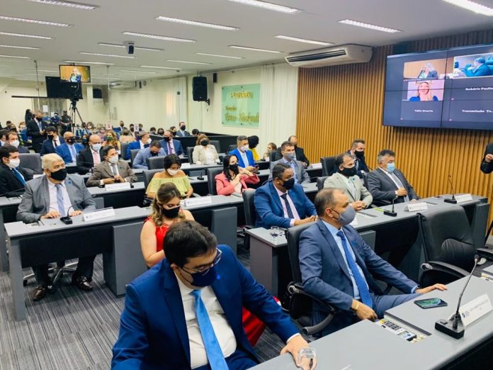 Vereadores tomam posse e Paulinho Freire (PDT) é reeleito presidente da Câmara Municipal de Natal