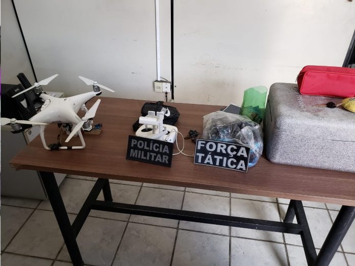 Quatro pessoas são presas, e drone é apreendido após lançar drogas dentro de presídio, na PB