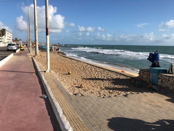 Orla de Natal tem trechos sem calçamento e problemas de infraestrutura; frequentadores reclamam