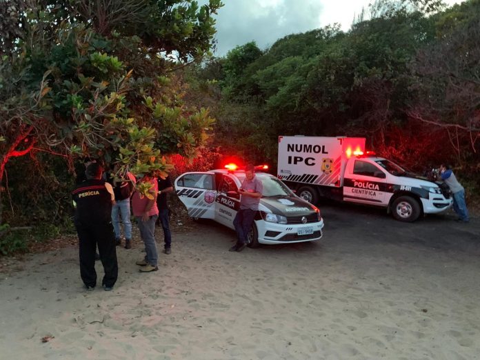 Corpo é encontrado enterrado em área de mata da praia de Jacarapé, em João Pessoa