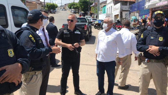 Ministro da Justiça e Segurança Pública acompanha operação policial em comunidade na Zona Leste de Natal