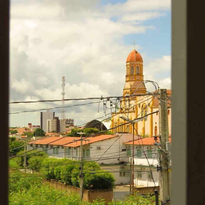 Decreto limita funcionamento de comércio, bares e restaurantes, em Cajazeiras, PB