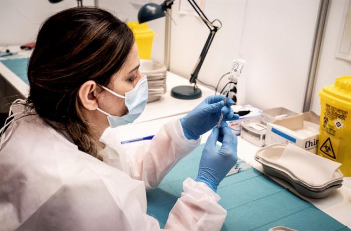 Produção de vacina contra variantes do coronavírus deve levar de 6 a 9 meses, diz AstraZeneca