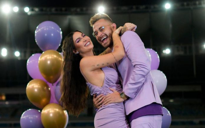 Em evento no Maracanã, Boca Rosa e Fred descobrem sexo do bebê: ‘É um molequinho’