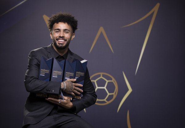 Premiação do Brasileirão: Claudinho leva 4 troféus e é destaque da noite; veja vencedores