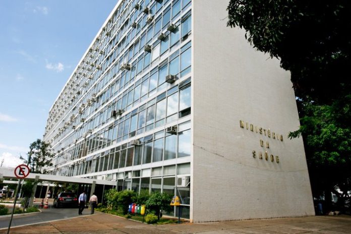 Ministério da Saúde dispensa licitação para compra das vacinas Covaxin e Sputnik V