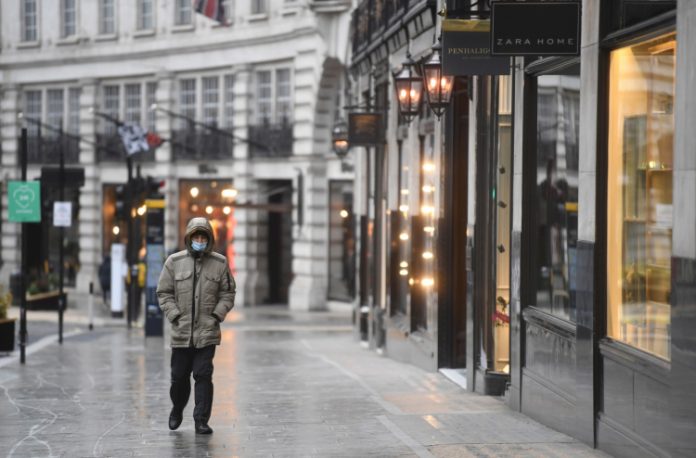 Crianças e jovens representam a maior taxa de prevalência da Covid-19 na Inglaterra