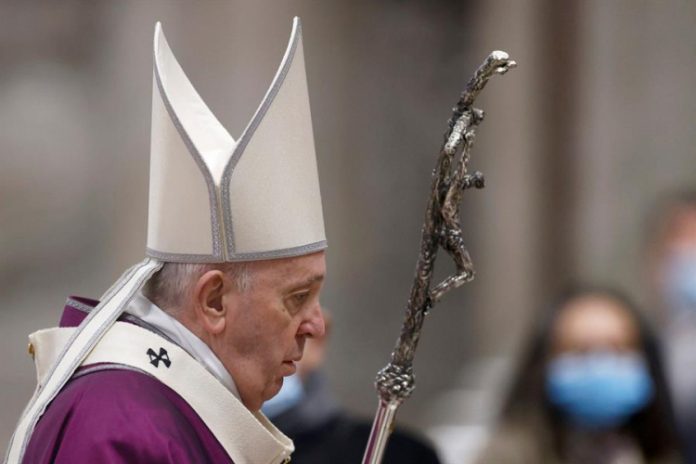 Vaticano retira ameaça de demitir funcionários que não se vacinarem contra Covid-19