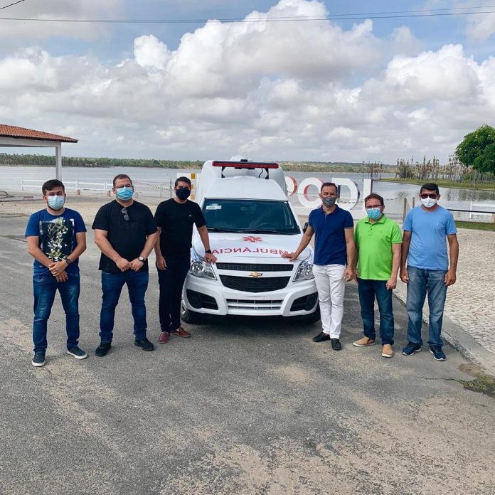 Prefeito de Apodi Alan Silveira, faz a entrega de mais uma Ambulância a População Apodiense.
