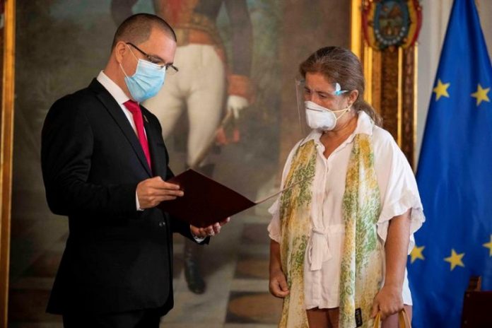 Venezuela dá prazo de 72 horas para embaixadora da União Europeia deixar o país