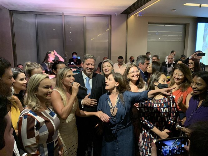 Discurso do novo presidente da Câmara sobre a pandemia é lindo, pena que ele ignora tudo o que diz