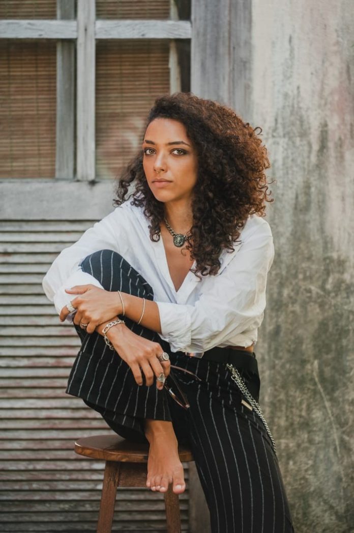 Atriz e roteirista Alice Carvalho ministra curso gratuito de desenvolvimento de webséries