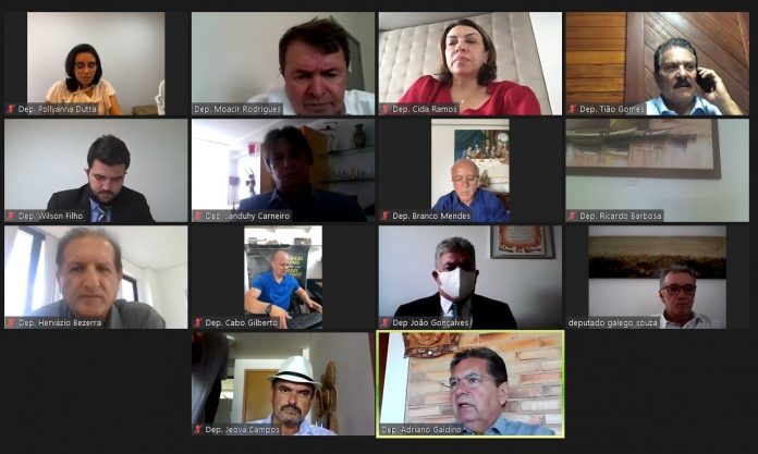 Multa de até R$ 10 mil para quem furar fila na vacinação contra Covid-19 é aprovada pela ALPB