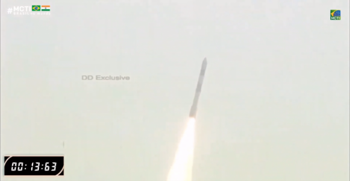 Primeiro satélite 100% brasileiro, Amazonia-1 chega ao espaço