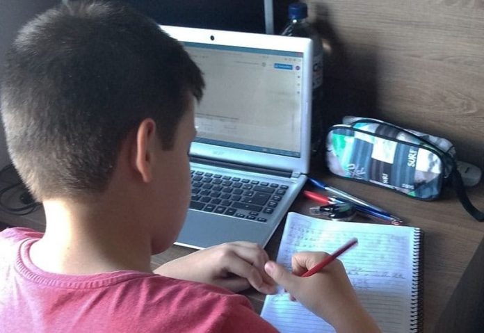 Aulas da rede municipal começam nesta segunda-feira (22) de forma remota, em Campina Grande