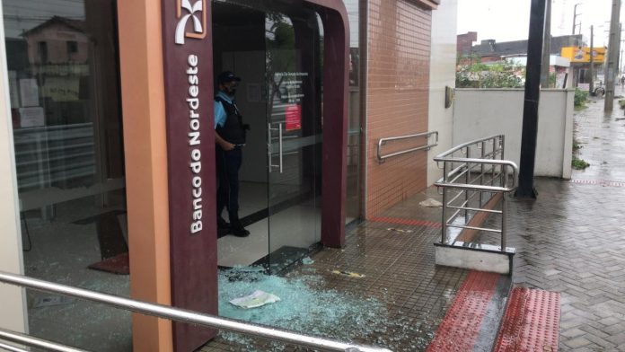 Bandidos arrombam agência bancária, mas não conseguem levar dinheiro na Grande Natal