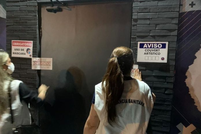 Bares de são interditados por funcionar fora do horário e com aglomerações em João Pessoa