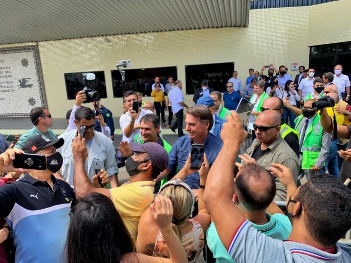 Bolsonaro desembarca no aeroporto de Campina Grande, na PB, antes de visita a Pernambuco