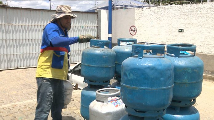 Preço do gás de cozinha chega a R$ 90 em João Pessoa, diz Procon