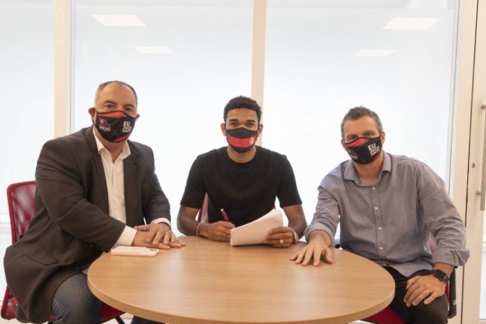 Flamengo anuncia a contratação do zagueiro Bruno Viana por empréstimo