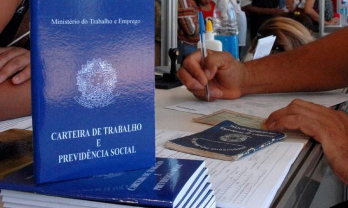 Mudança em legislação pode forçar trabalhador a pagar banco de horas ‘ao contrário’