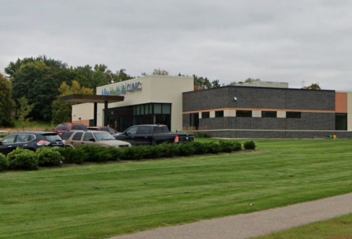 Tiroteio em clínica médica deixa pelo menos 5 feridos nos EUA