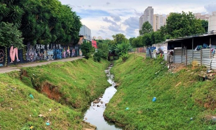 Feios, sujos e maltratados: por que grande parte dos rios urbanos estão em condições tão degradantes?