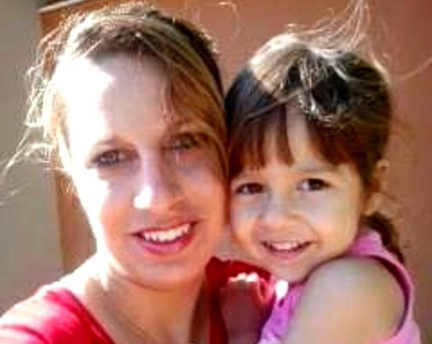 Desaparecidas desde novembro, corpos de mãe e filha são encontrados enterrados no quintal de casa